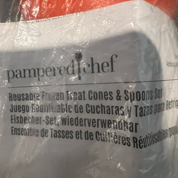 Pampered Chef Ice Cream Cone Set NIP with Spoons - Picture 3 of 3